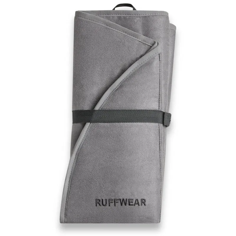 Ruffwear Highlands Pad – Ultraleichtes Outdoor-Hundebett für Auto, Camping & Abenteuer | Wasserabweisend, Maschinenwaschbar & Strapazierfähig für aktive Hunde
