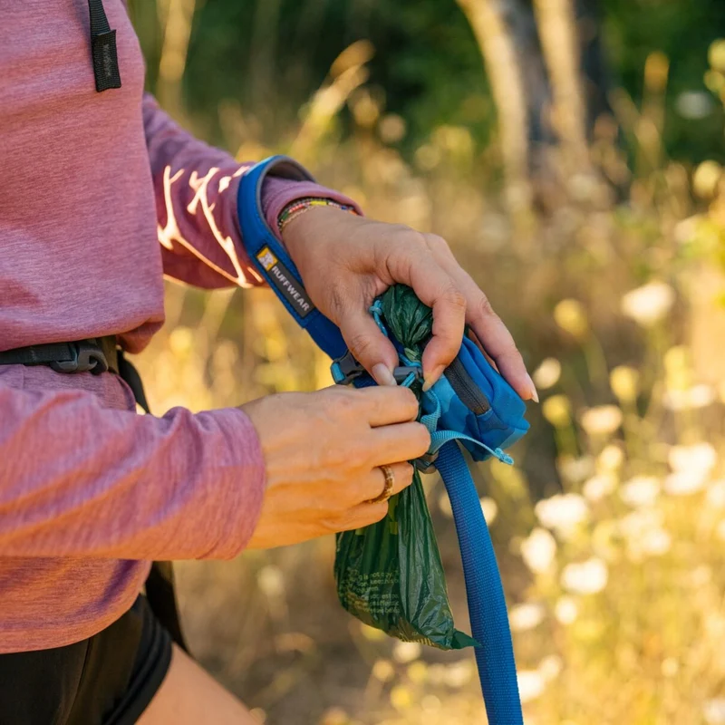 Ruffwear Stash Bag Mini – Robuster Kotbeutelspender für Hunde, immer griffbereit am Halsband oder Geschirr