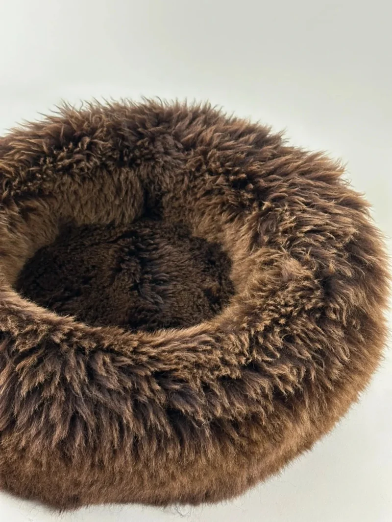 Helen Wells | Hundebett Schafwolle